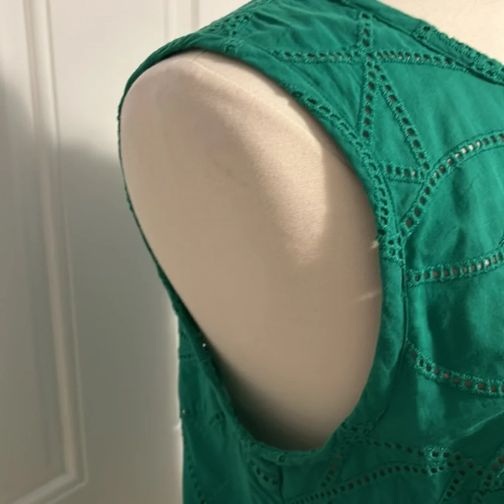 Cabi swing green top style #5036 size medium women’s top 100% cotton eyelet lace - Picture 5 of 8